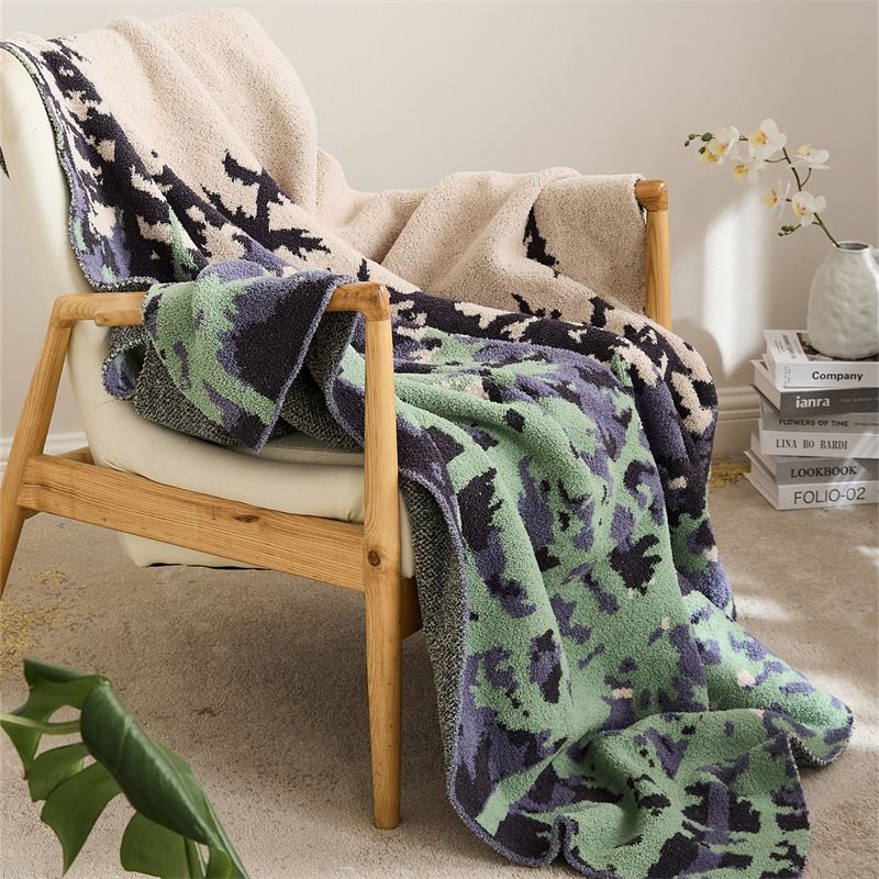 Amazon winter thickened Nordic Class A semi-fleece forest living room knitted blanket sofa blanket Item Picture
