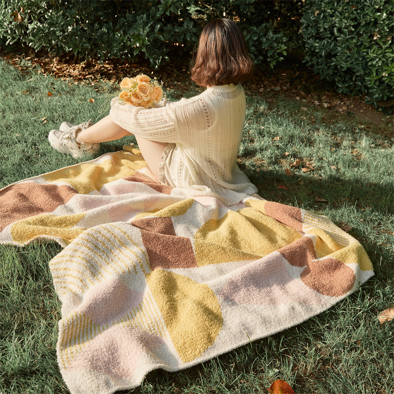 Factory direct sales of thickened Nordic Class A semi-fleece bedroom knitted geometric pattern blanket sofa blanket Specification image