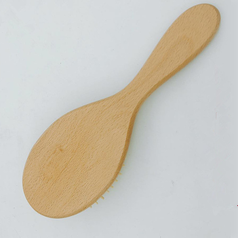 Supplying new long-handled wooden hair combs and popular daily necessities such as wooden massage combs