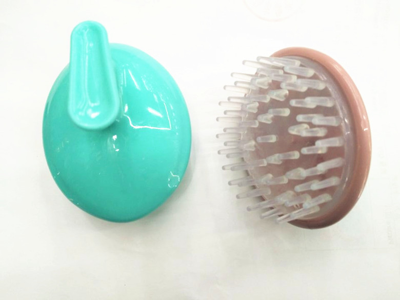 新款洗头刷热销日用品塑料洗头刷彩色混色按摩刷