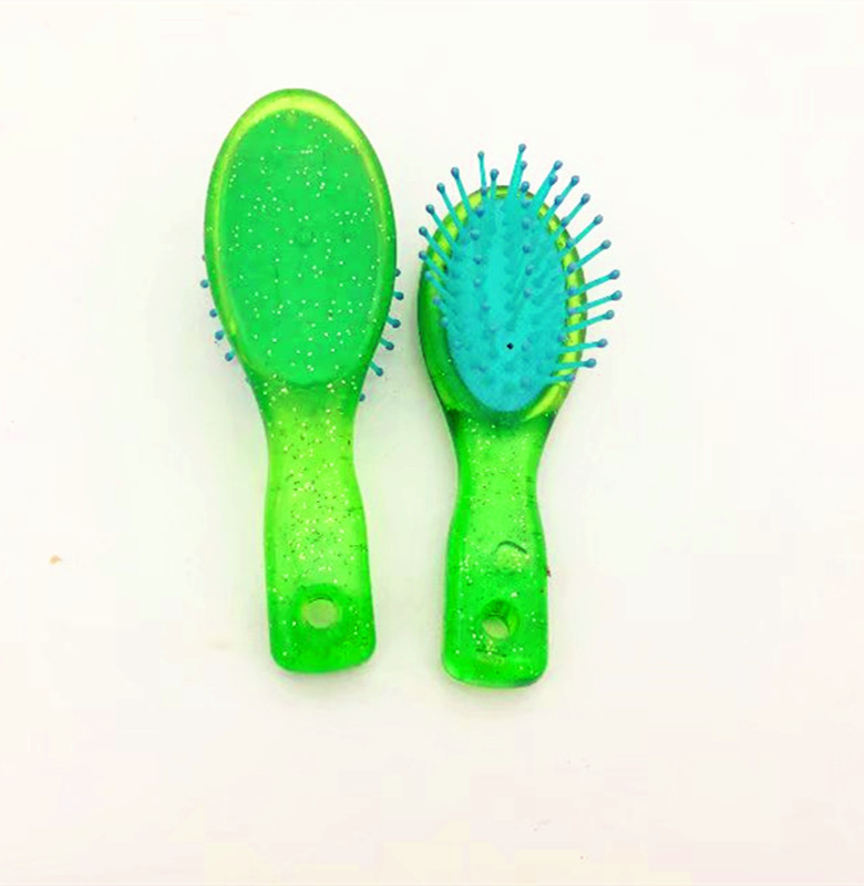 Wholesale of new and popular daily necessities, plastic colored children's combs, and supply of plastic gift small combs Specification image