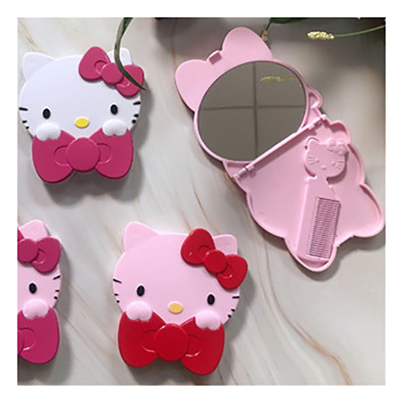 Wholesale of creative cartoon children's mini mirror with comb, bedroom printed kitten foldable travel set Application Scenario