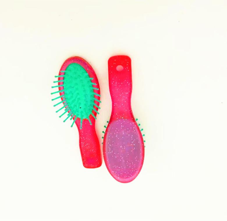 Wholesale of new and popular daily necessities, plastic colored children's combs, and supply of plastic gift small combs details Picture