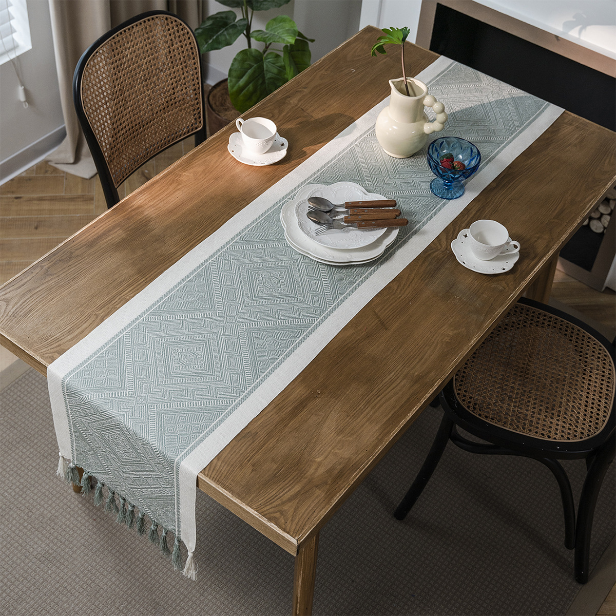 Nordic jacquard geometric table flags, tassel fashion tea flags, dining flags, long polyester tablecloths, factory direct supply details Picture