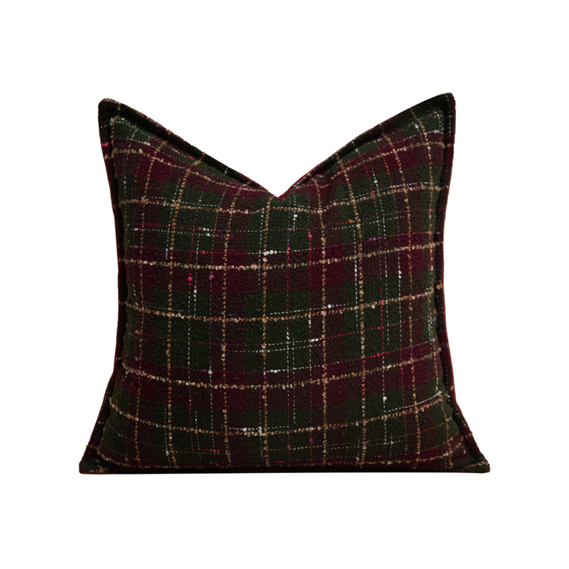 The manufacturer supplies Christmas gift pillows, sofa cushions, living room and bedroom pillows, pillow covers, and the same style of red and green cotton thread pillows Application Scenario