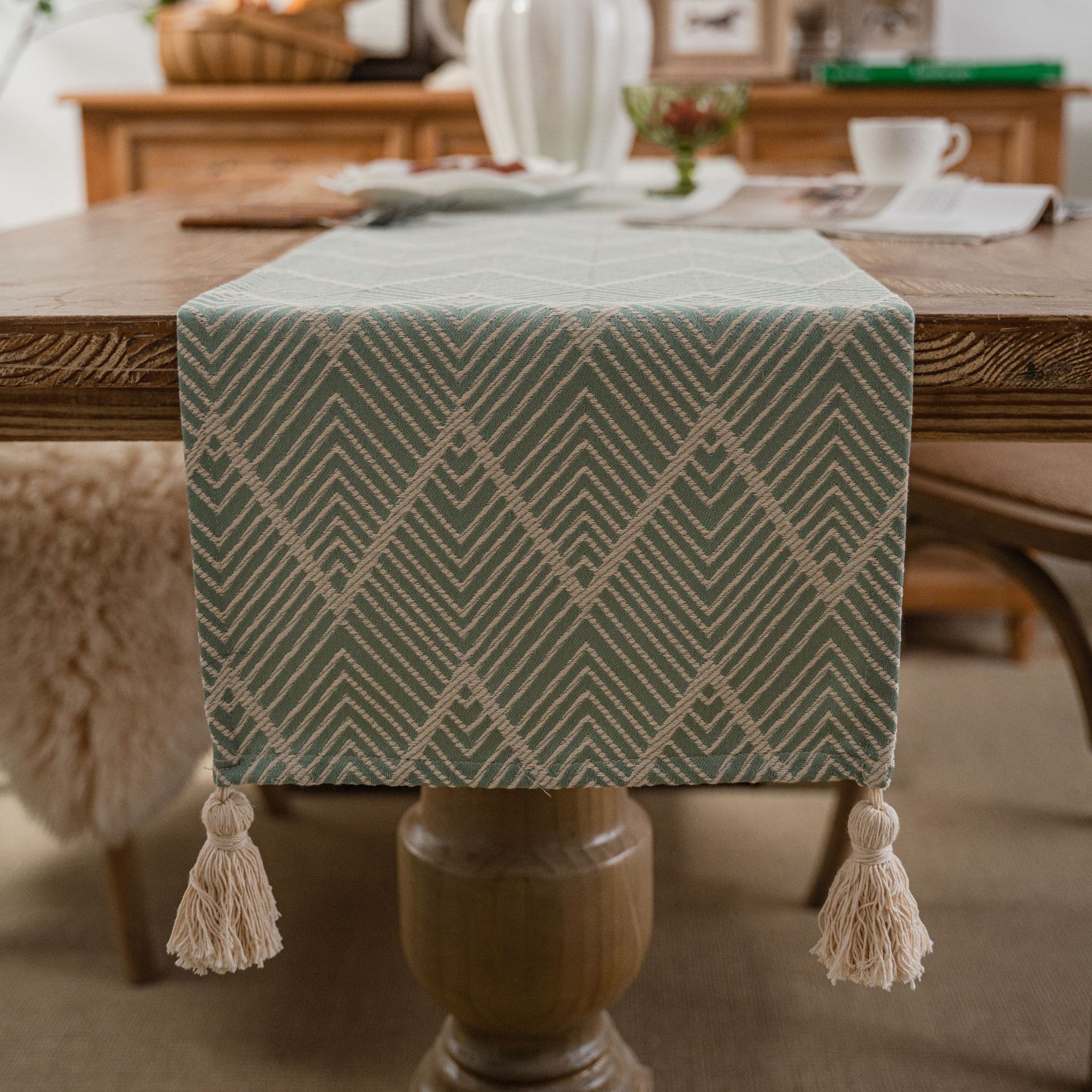 Nordic jacquard geometric table flags, tassels, green tea flags, dining flags, long polyester-cotton tablecloths, factory direct supply details Picture