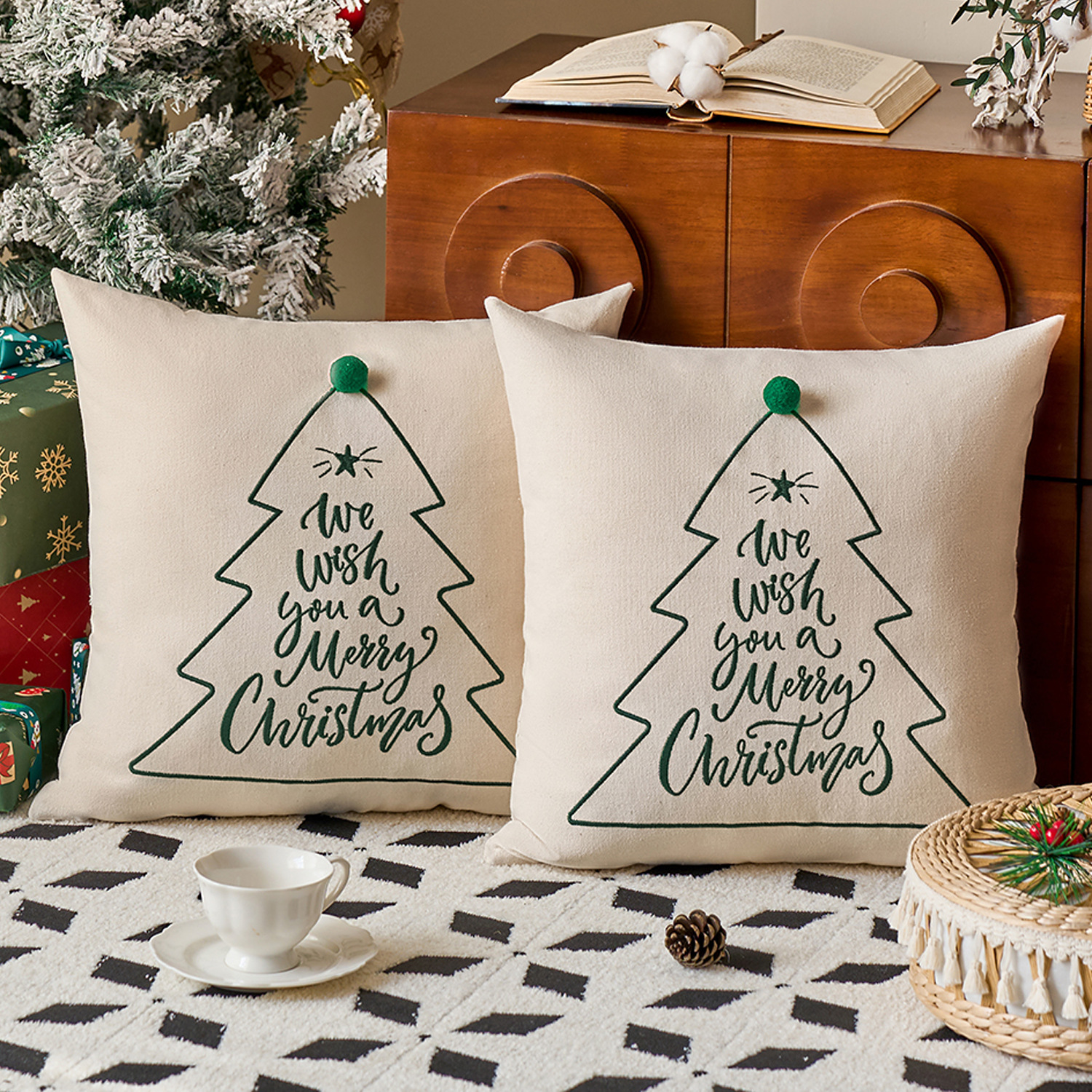 Cross-border new Christmas embroidered pillow cushion cover, Christmas tree with balls, 45X45, bed home pillowcase