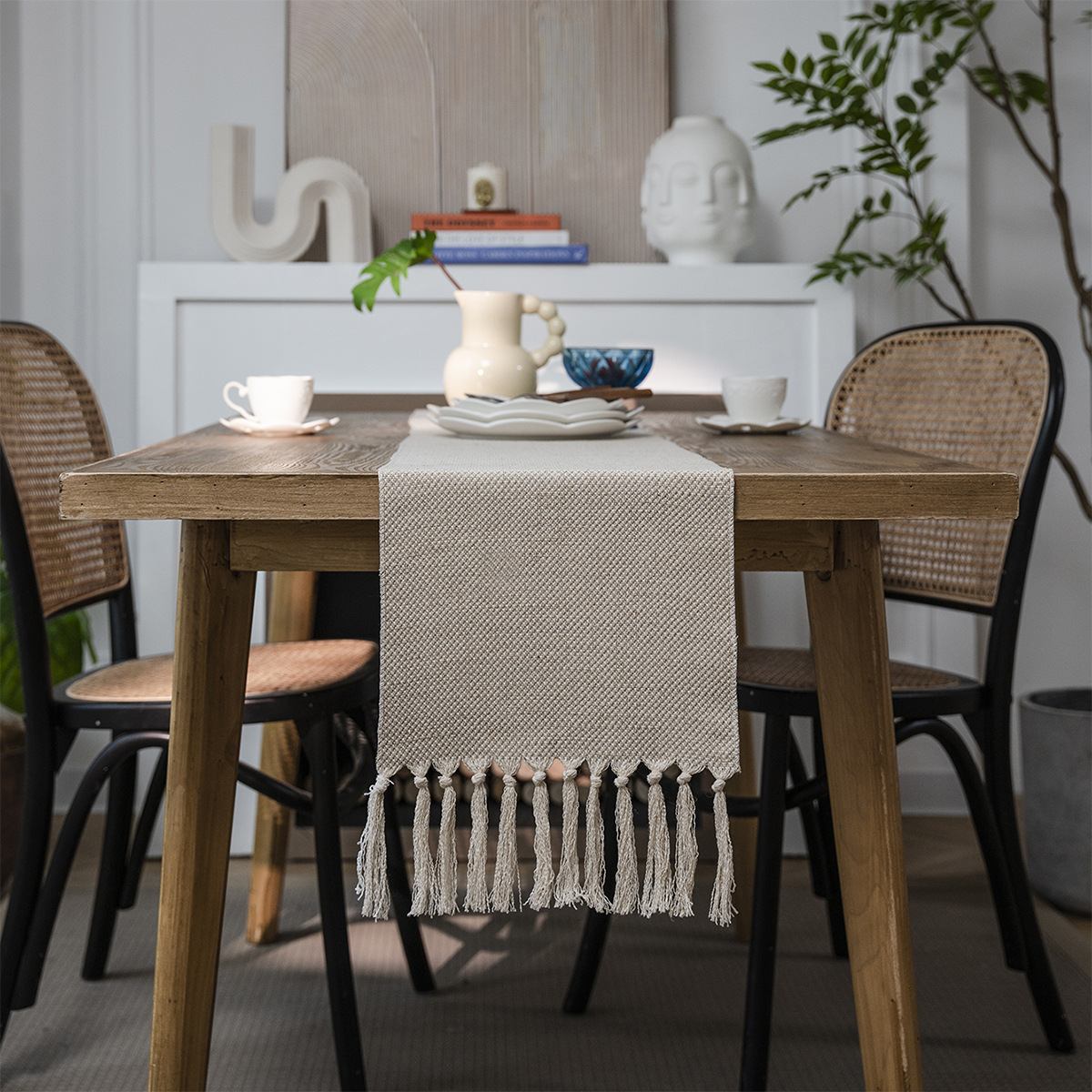 Nordic jacquard geometric table flags, tassel fashion tea flags, dining flags, long polyester tablecloths, factory direct supply