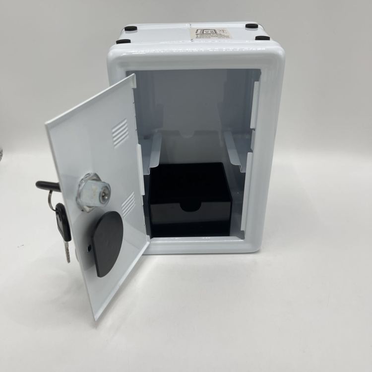 Mini metal safe, creative piggy bank, key safe, and decorative item Application Scenario