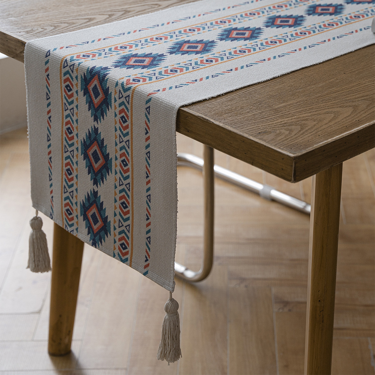The Bohemian fringed geometric rhombus dining table fabric beautifies and decorates the entrance hall. Factory direct hair
