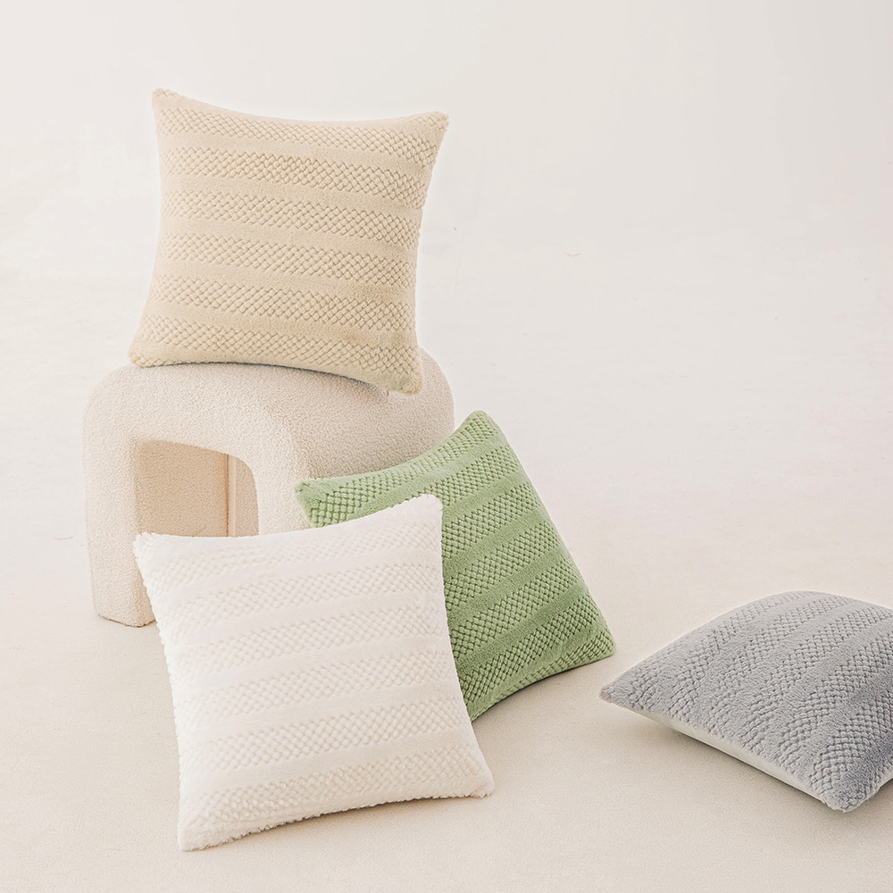 新款剪花兔毛抱枕纯色奶油风玉米粒毛绒抱枕套客厅沙发靠垫腰枕