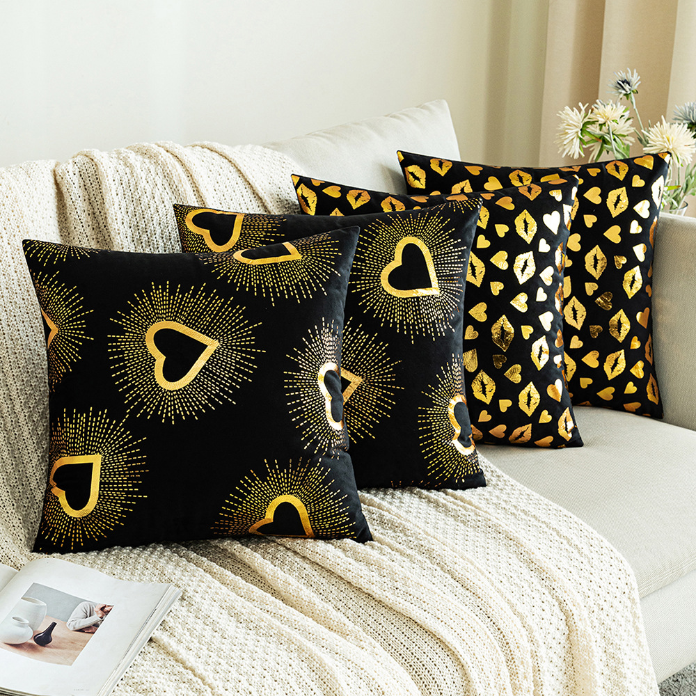 Black velvet printed throw pillow, gilded heart lip print pillow cover, sofa cushion cover, Valentine's Day atmosphere throw pillow