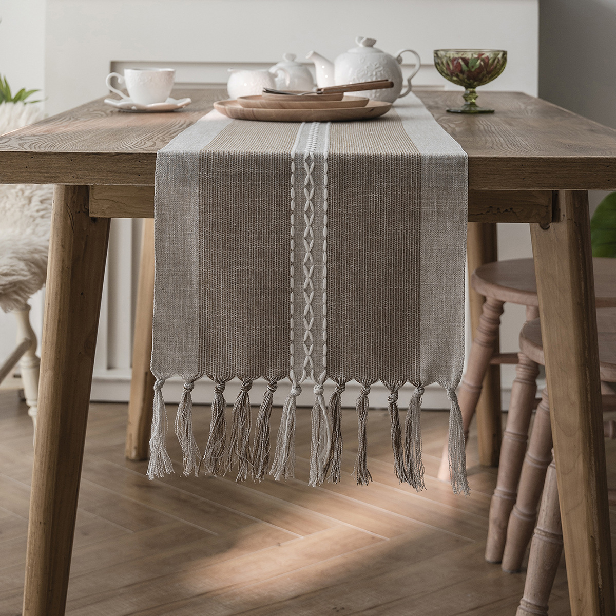 Nordic jacquard geometric table flags, tassel fashion tea flags, dining flags, long polyester tablecloths, factory direct supply Item Picture