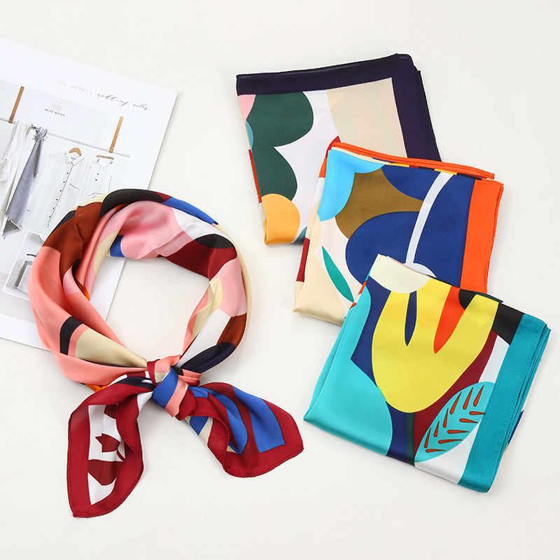 2025围巾新款70小方巾女士复古百搭仿真丝印花领巾高级感丝巾披肩