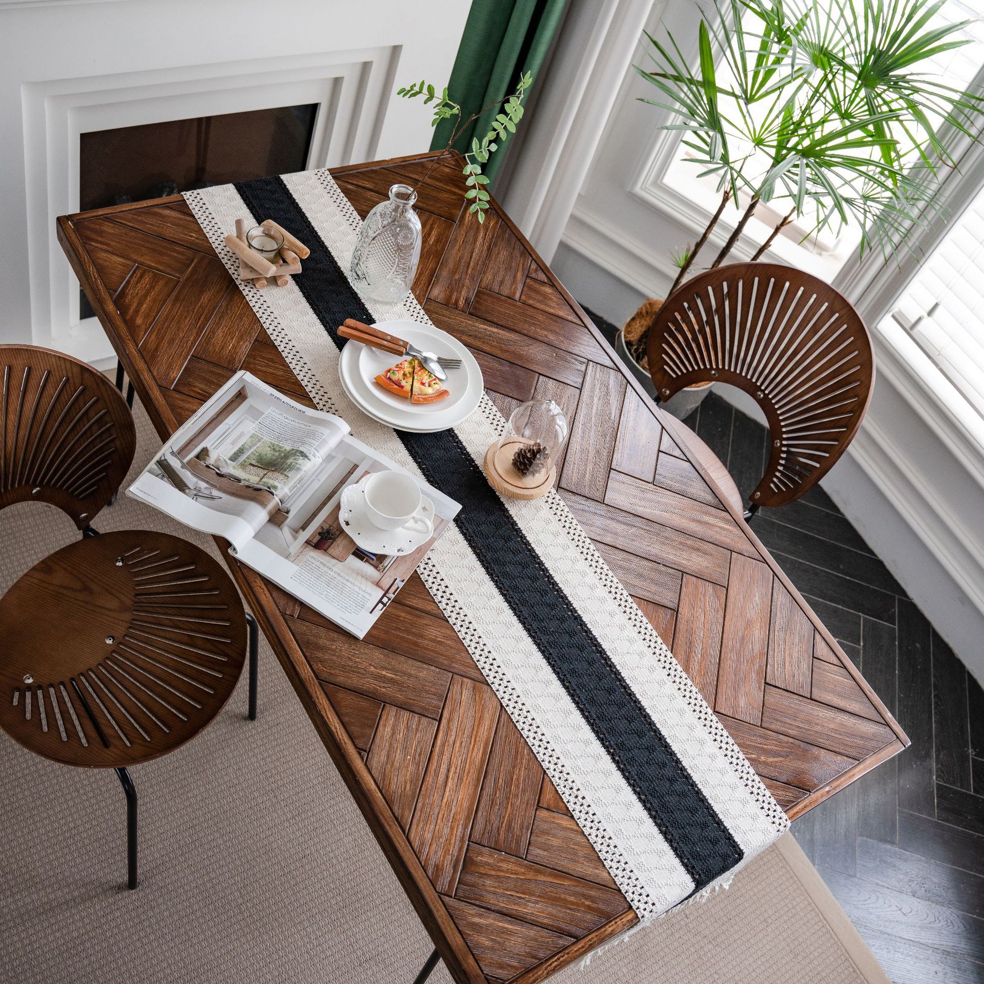 The table flag features black and white cotton thread with contrasting color stripes and woven tassels, made of natural materials for American festivals details Picture