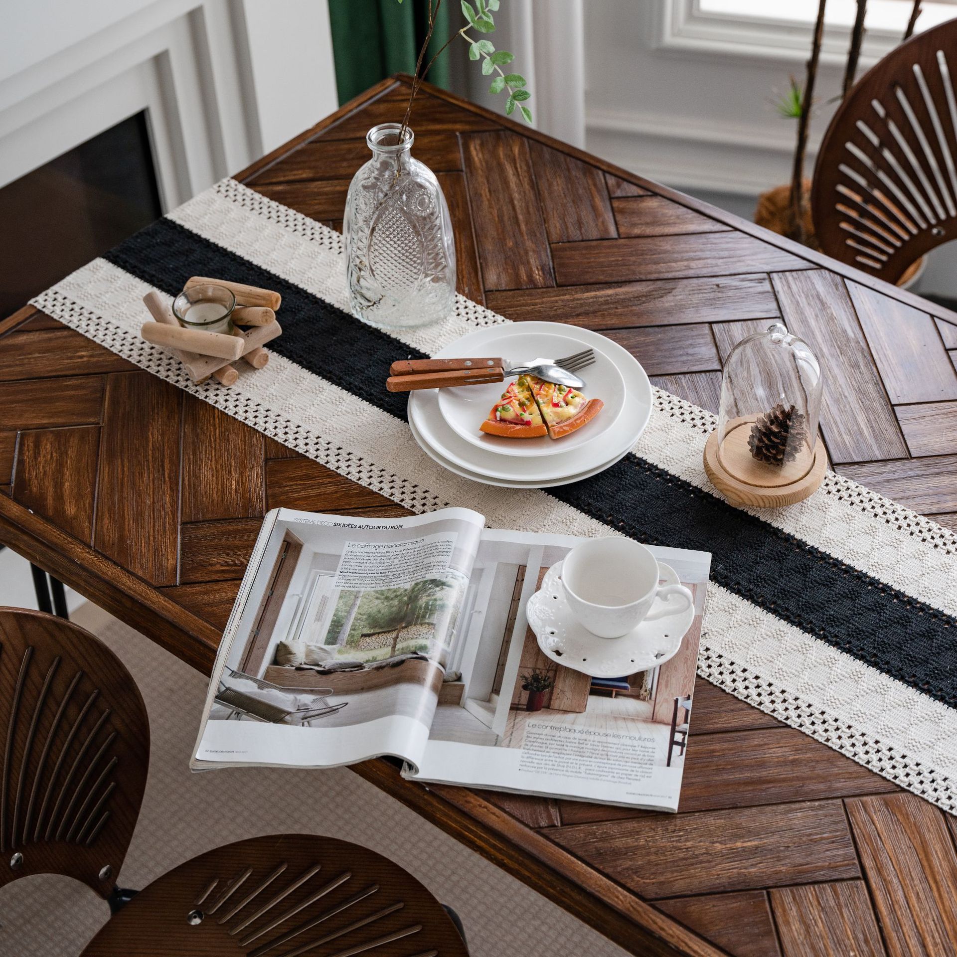 The table flag features black and white cotton thread with contrasting color stripes and woven tassels, made of natural materials for American festivals