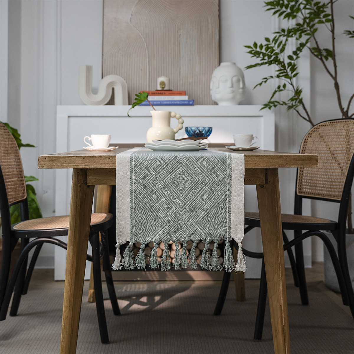 Nordic jacquard geometric table flags, tassel fashion tea flags, dining flags, long polyester tablecloths, factory direct supply