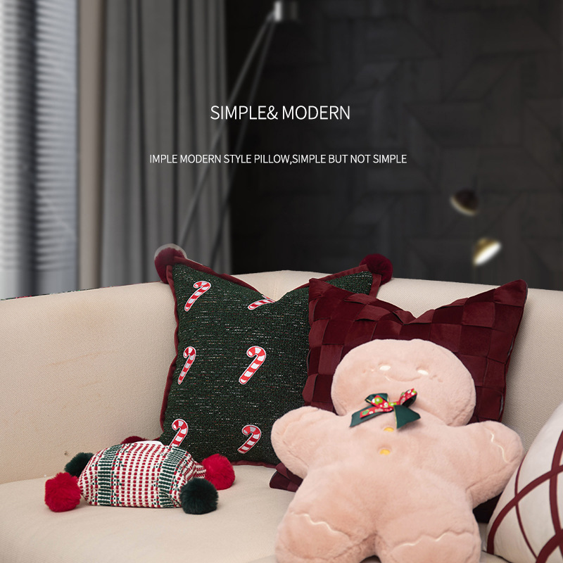 The manufacturer supplies Christmas gift pillows, sofa cushions, living room and bedroom pillows, pillow covers, and the same style of red and green cotton thread pillows