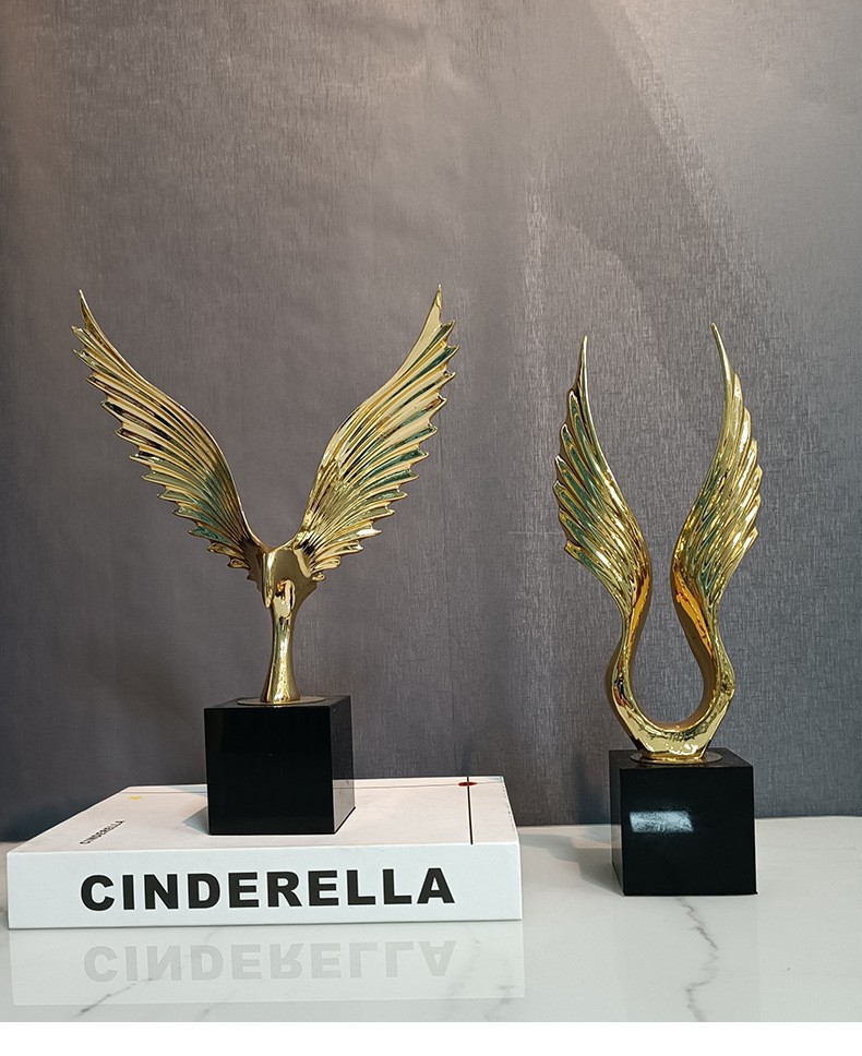 Simple and luxurious brass golden eagle high-end decorative items for home living rooms, high-end artistic decorative handicrafts and ornaments wholesale pic 1