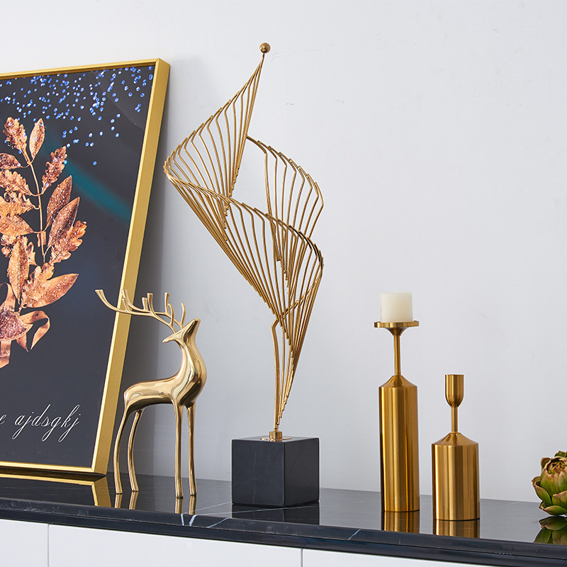 现代艺术样板间轻奢创意金属工艺品摆件客厅电视柜玄关专用装饰品