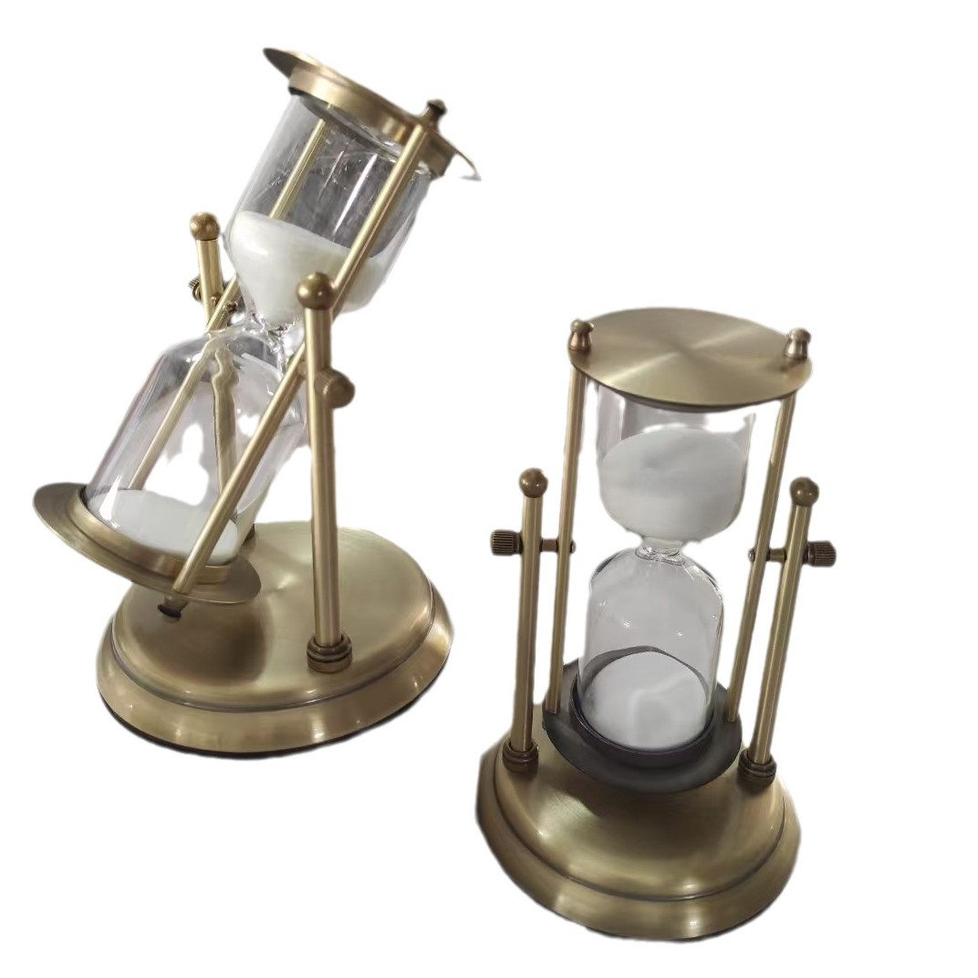 Golden Classic rotating hourglass timer, a high-end home decoration piece, creative flowing sand decoration gift, glass hourglass decoration piece Application Scenario