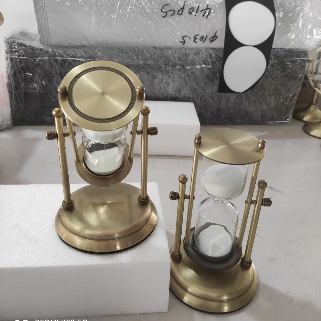 Golden Classic rotating hourglass timer, a high-end home decoration piece, creative flowing sand decoration gift, glass hourglass decoration piece