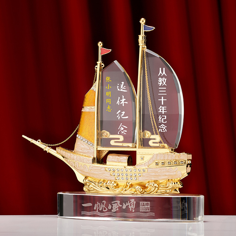 Crystal sailing sailboat ornaments, handicrafts, home, office, living room, wine cabinet decorations, business gifts details Picture