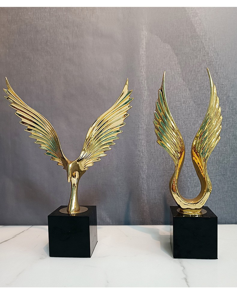 Simple and luxurious brass golden eagle high-end decorative items for home living rooms, high-end artistic decorative handicrafts and ornaments wholesale pic 9