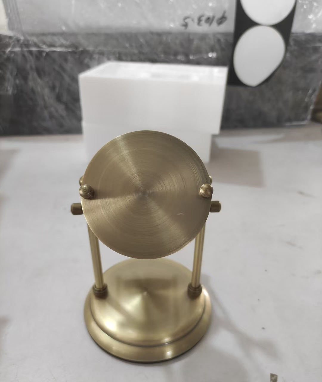Golden Classic rotating hourglass timer, a high-end home decoration piece, creative flowing sand decoration gift, glass hourglass decoration piece pic 6