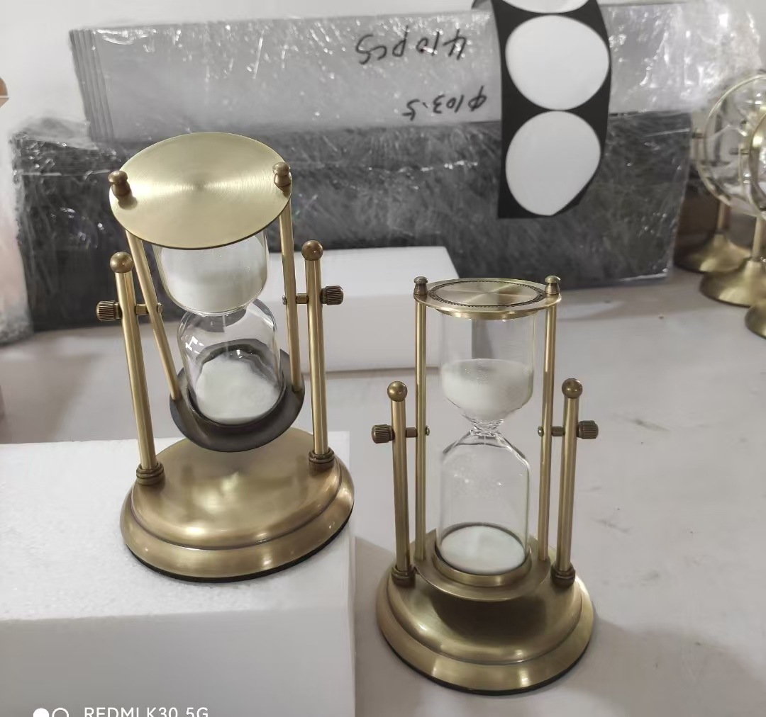 Golden Classic rotating hourglass timer, a high-end home decoration piece, creative flowing sand decoration gift, glass hourglass decoration piece pic 7