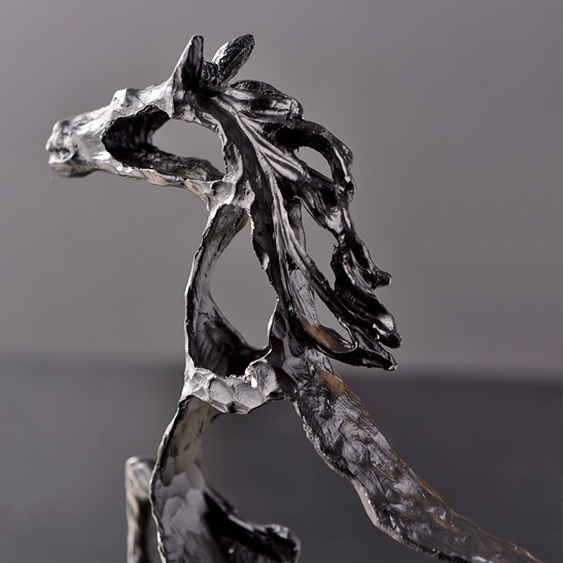 Cross-border horse ornaments, high-end and creative home living room metal animal decoration gifts, gift handicrafts wholesale Specification image