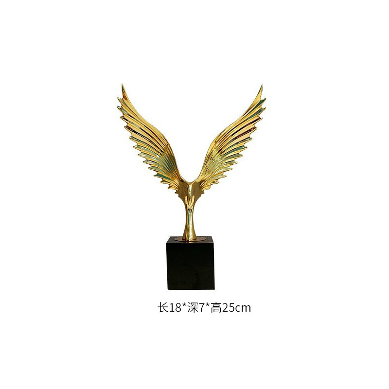 Simple and luxurious brass golden eagle high-end decorative items for home living rooms, high-end artistic decorative handicrafts and ornaments wholesale Application Scenario