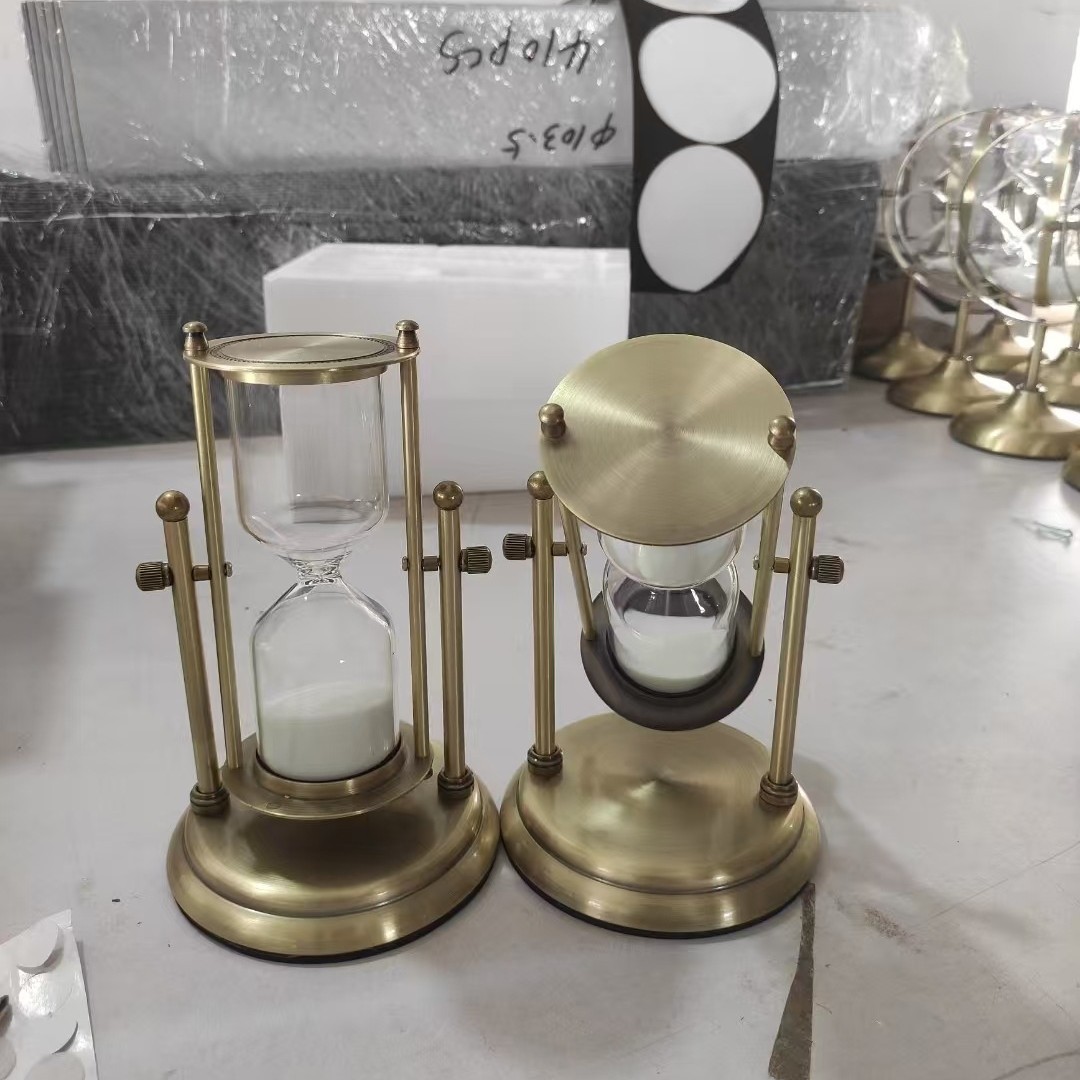 Golden Classic rotating hourglass timer, a high-end home decoration piece, creative flowing sand decoration gift, glass hourglass decoration piece details Picture