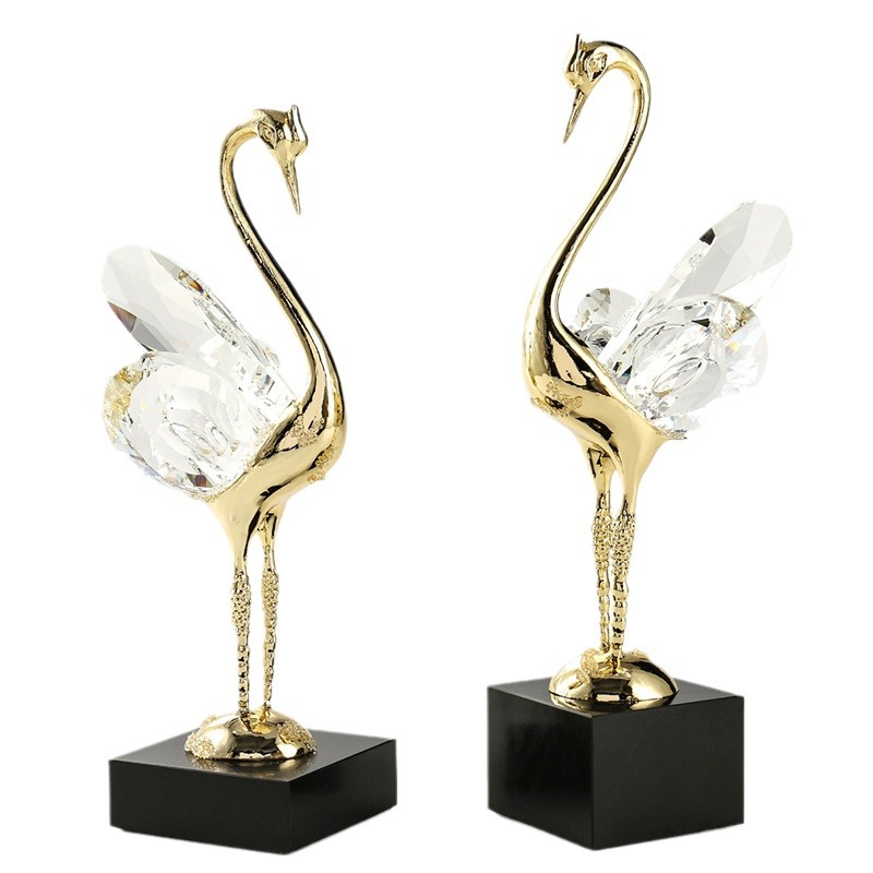Nordic gold light luxury crystal swan decorative piece, creative home entrance hall, living room, wine cabinet decoration, gift for moving into a new home Application Scenario