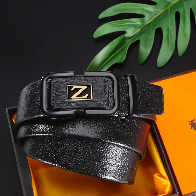 Wholesale of belt-driven men's young and trendy jeans that are fashionable and versatile, letted-style best-selling automatic buckle faux leather belt Specification image