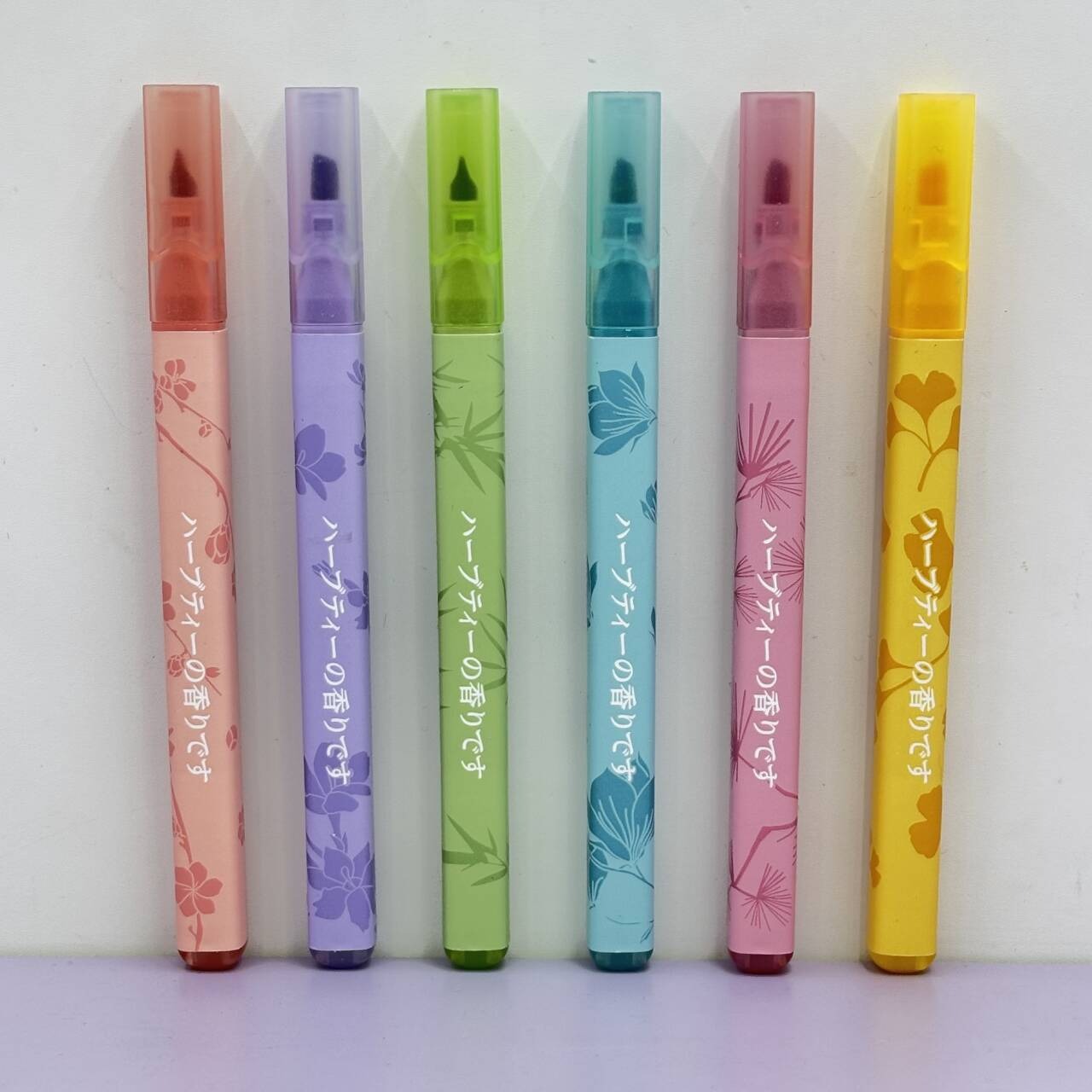 Herbal tea aroma painting highlighters, students use marker pens to mark key points, high appearance level marker pens, colored pens details Picture