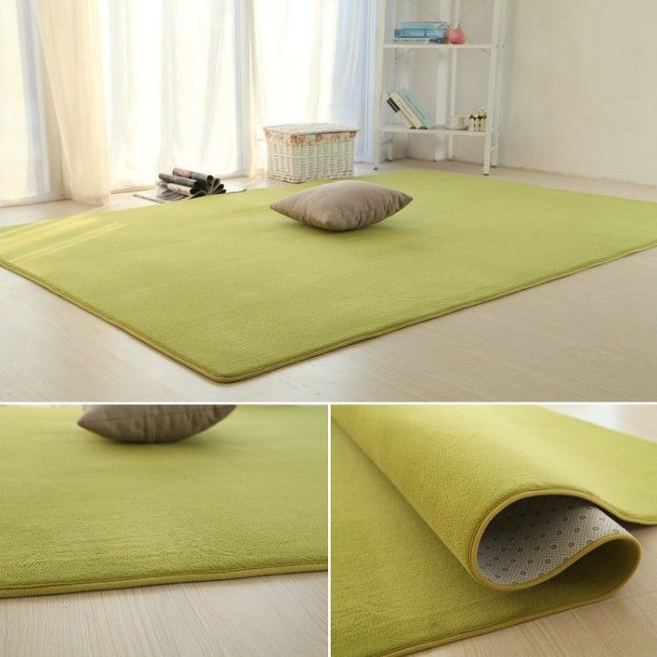 The bedroom is covered with a large area of carpet, which is dirt-resistant for the girl. The living room is fully covered with room carpets and tatami floor MATS. The girl sleeps on the floor