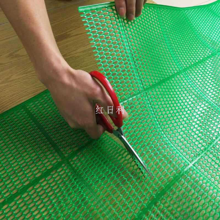 Wholesale of modern, simple and anti-slip PVC roll floor MATS from Hongri Carpet. Direct sales from the manufacturer of transparent hollow anti-slip MATS Application Scenario