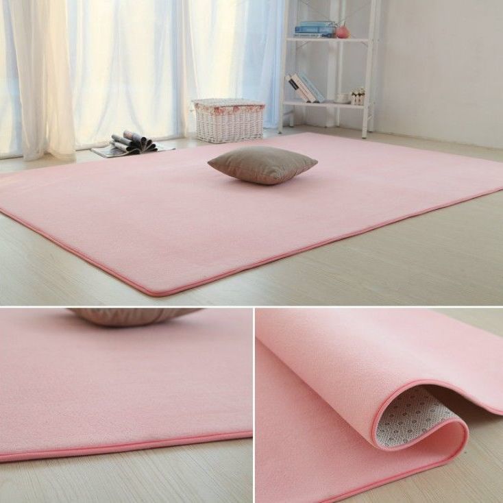 The bedroom is covered with a large area of carpet, which is dirt-resistant for the girl. The living room is fully covered with room carpets and tatami floor MATS. The girl sleeps on the floor Item Picture