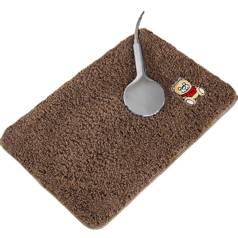 Cake fleece label bear style home floor mat, bathroom absorbent anti-slip mat, bedroom can be cut carpet, cross-border Application Scenario