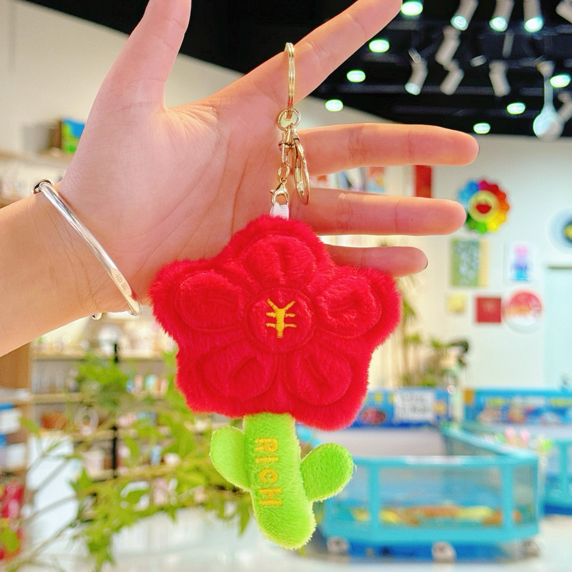 Wholesale of creative, cute and adorable flower pendants, plush toys, figurines, bags, pendants, dolls, keychains, bouquets and dolls pic 14