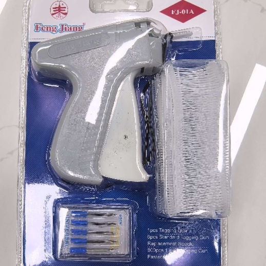 本店有热销款细针枪.一细吊牌.枪打孔小，细针打吊牌标签枪.商标