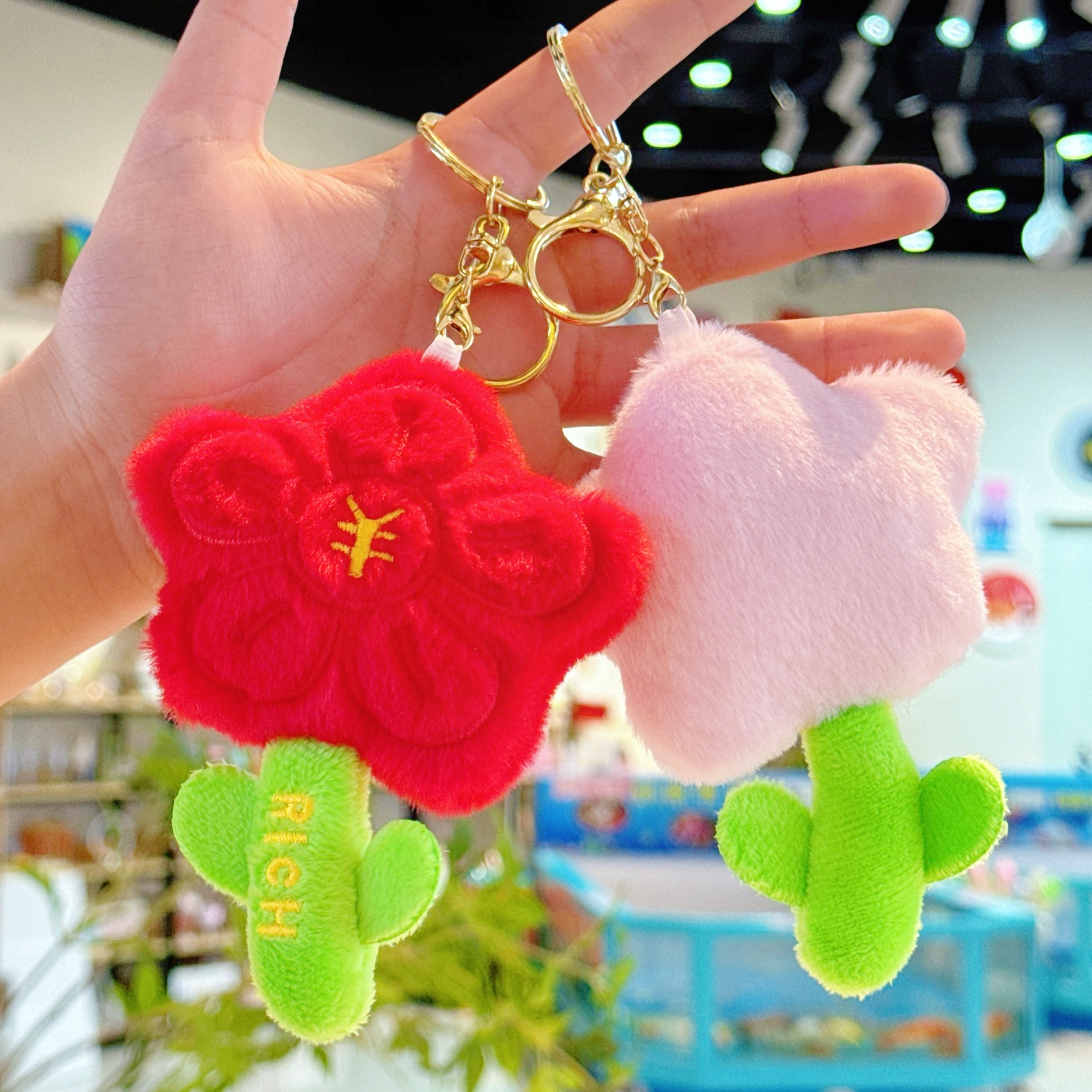Wholesale of creative, cute and adorable flower pendants, plush toys, figurines, bags, pendants, dolls, keychains, bouquets and dolls pic 3