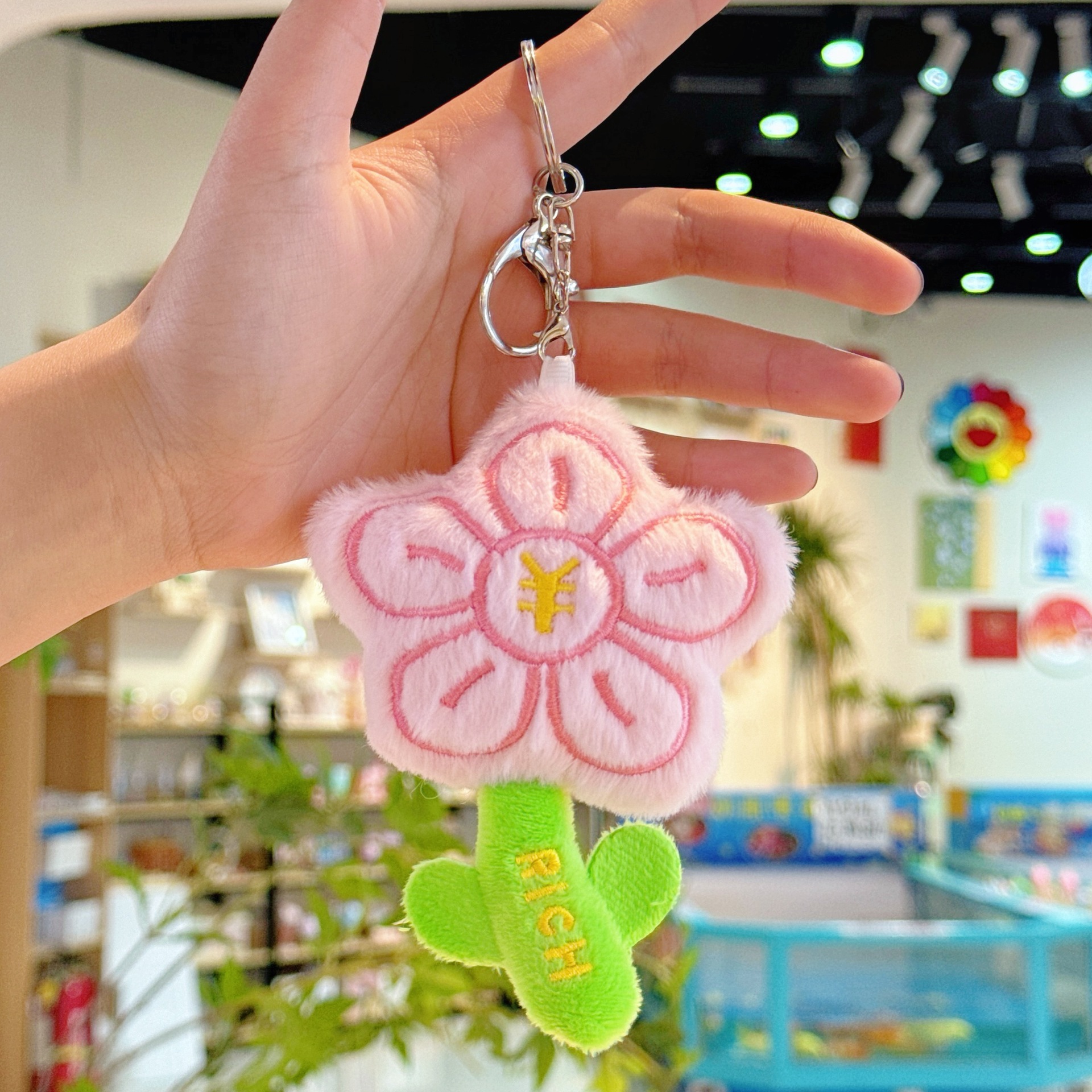 Wholesale of creative, cute and adorable flower pendants, plush toys, figurines, bags, pendants, dolls, keychains, bouquets and dolls pic 10