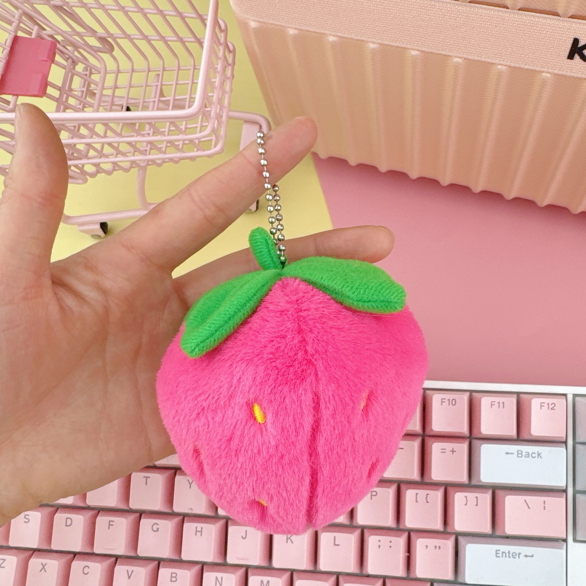 新款草莓甜筒蔬菜火烈鸟熊猫水豚毛绒公仔书包钥匙扣挂坠抓机娃详情10