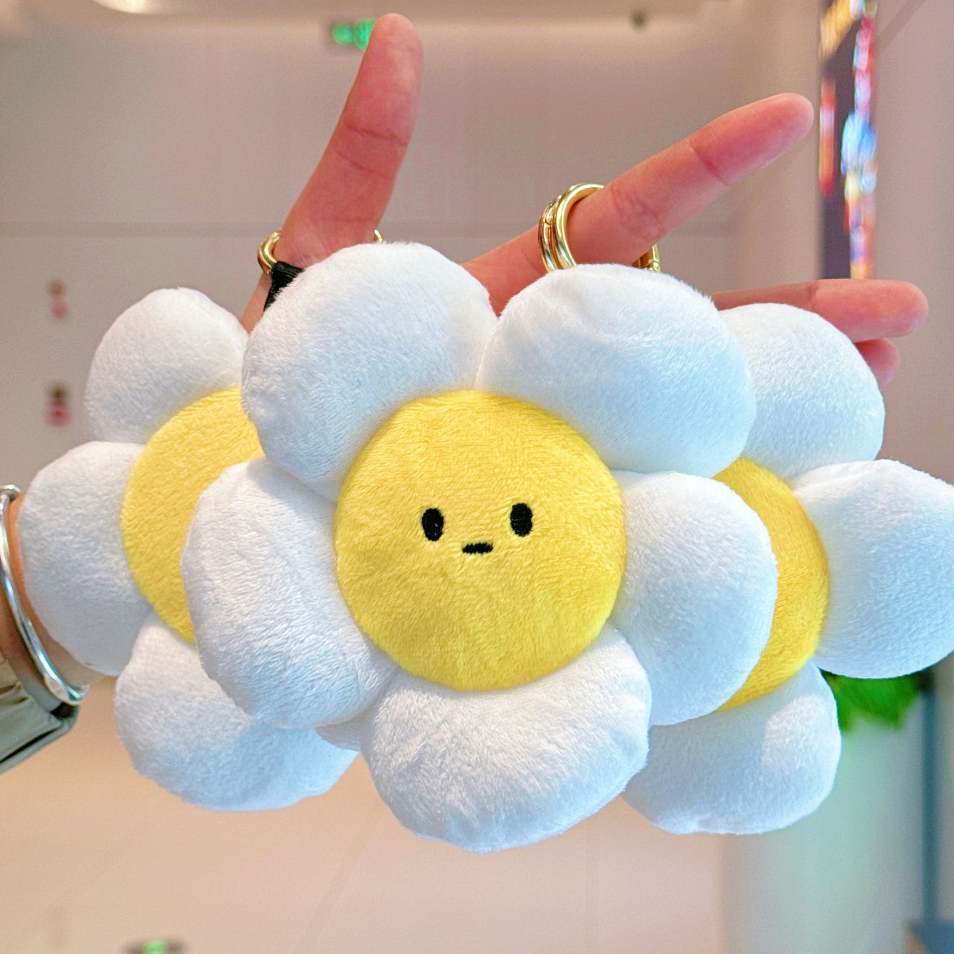 Sunflower backpack pendant keychain, super cute fried egg white flower plush toy, small doll, popular backpack pendant Specification image