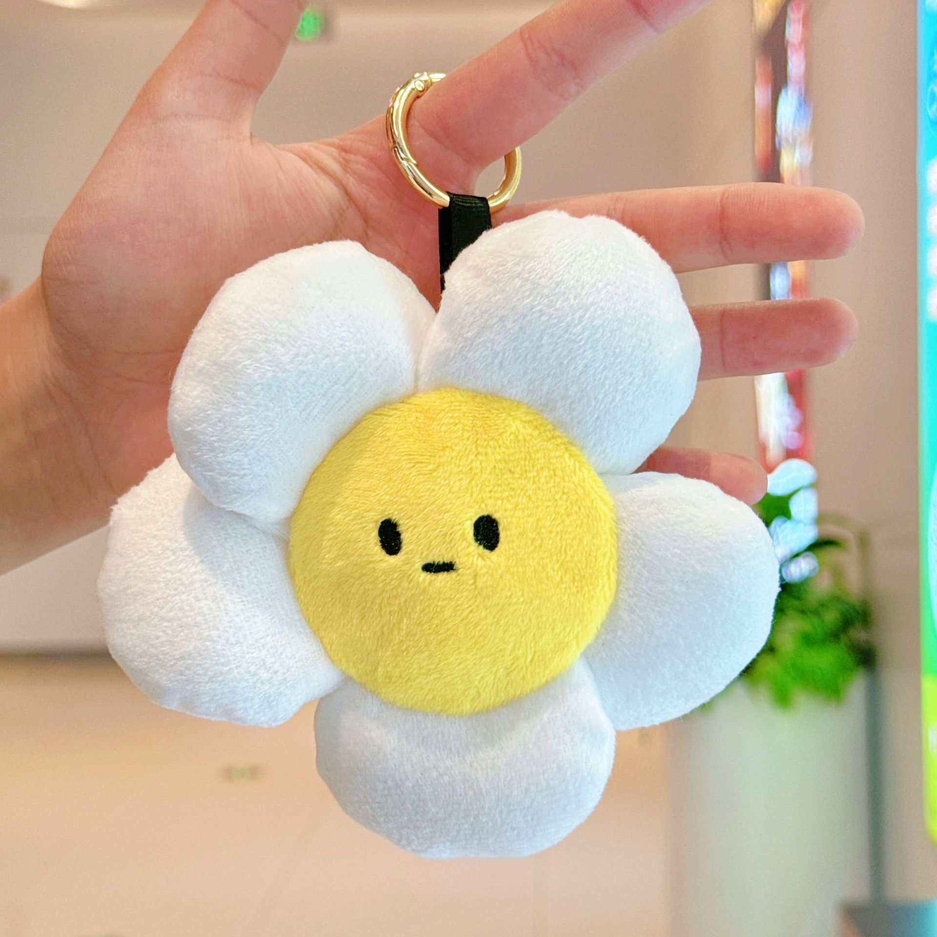Sunflower backpack pendant keychain, super cute fried egg white flower plush toy, small doll, popular backpack pendant Item Picture