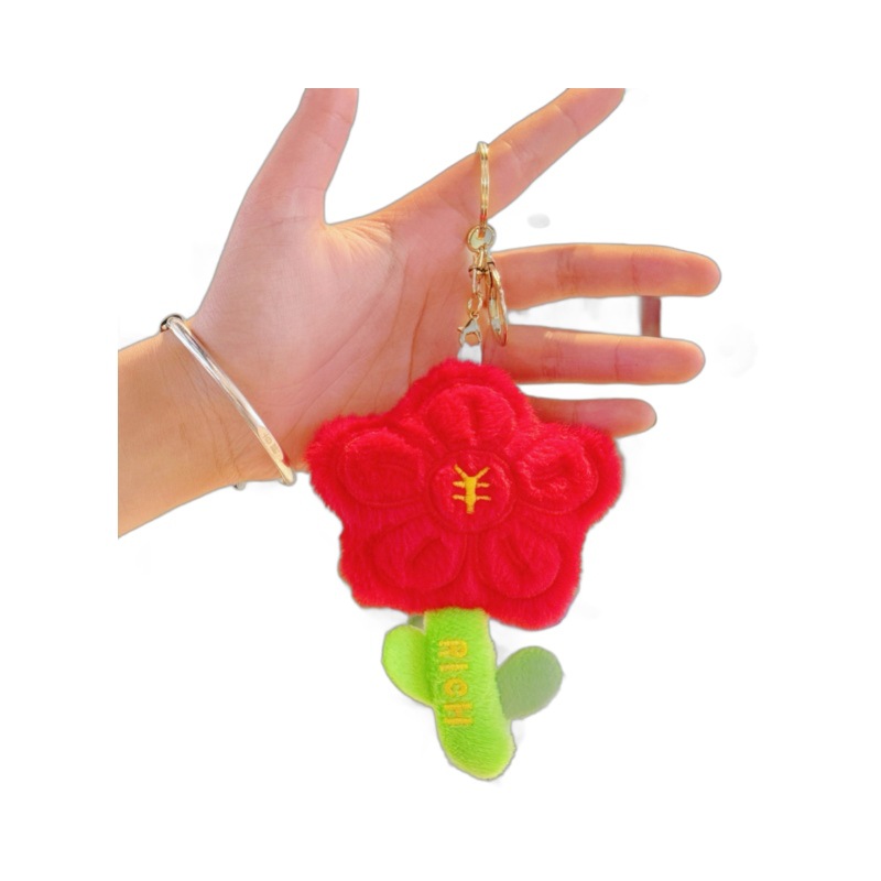 Wholesale of creative, cute and adorable flower pendants, plush toys, figurines, bags, pendants, dolls, keychains, bouquets and dolls Application Scenario