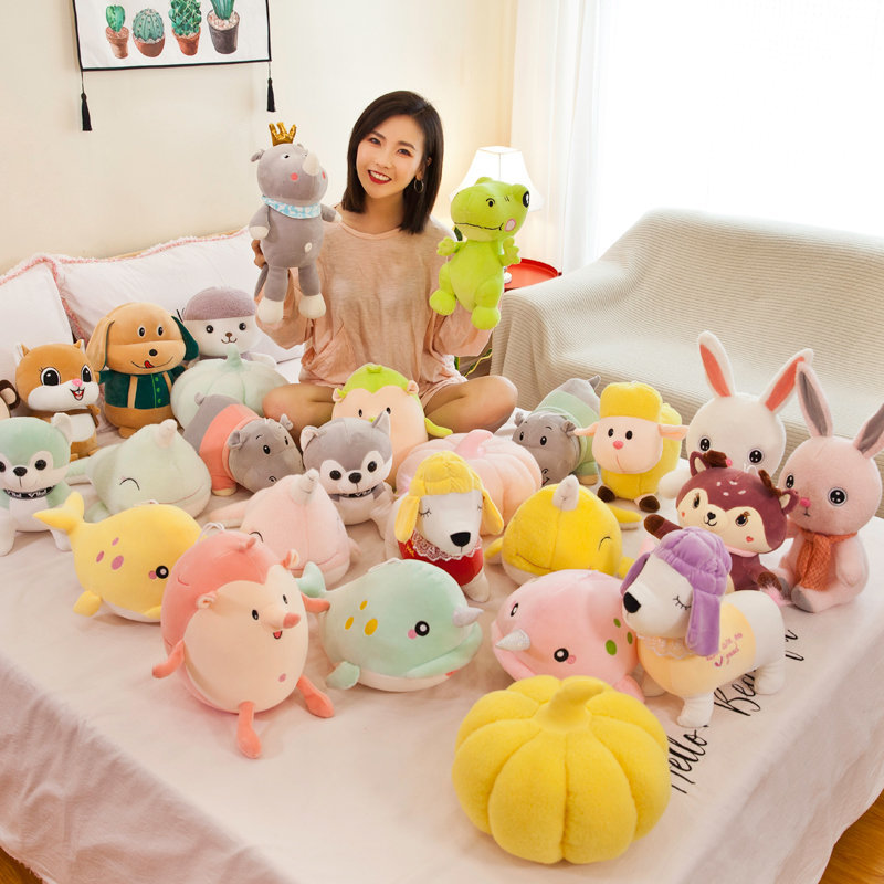 Wholesale of 7-inch and 8-inch plush toys and pendants for wedding celebrations, which are scattered at street stalls and used for ring-tossing and ground promotion