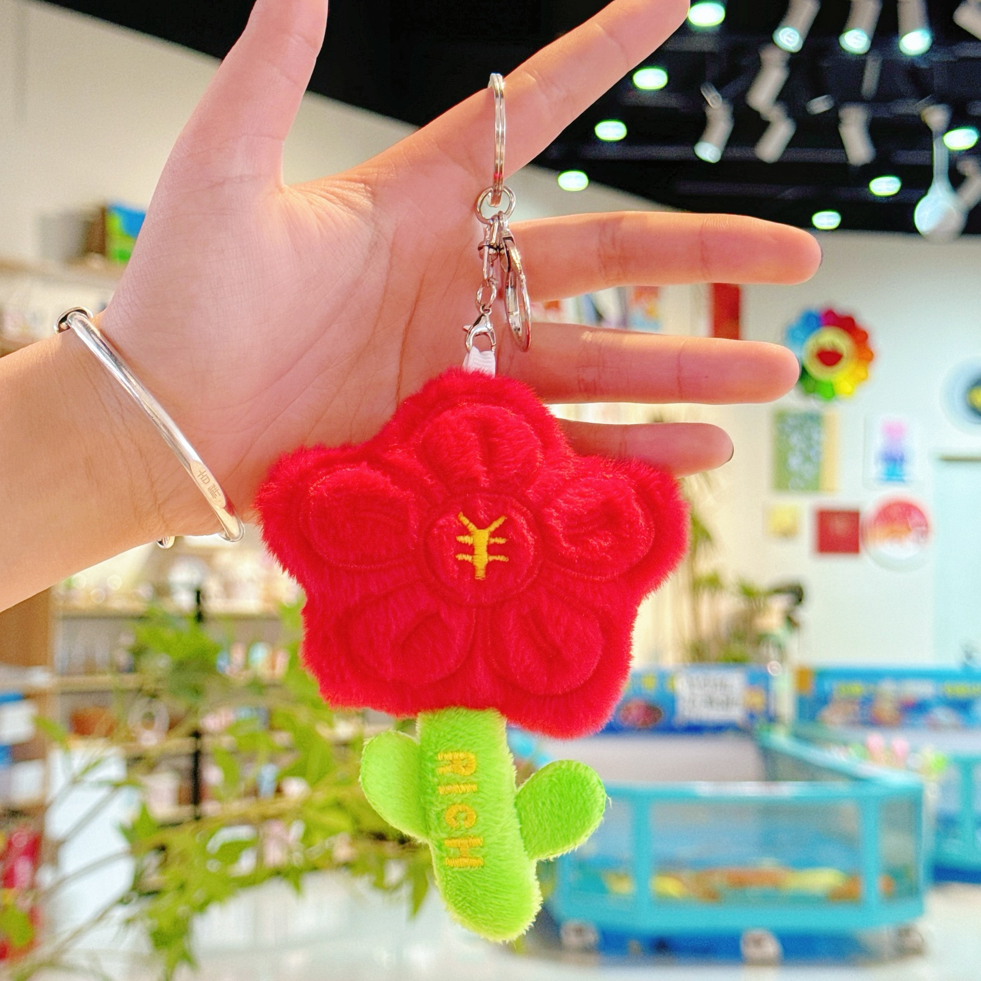 Wholesale of creative, cute and adorable flower pendants, plush toys, figurines, bags, pendants, dolls, keychains, bouquets and dolls pic 12